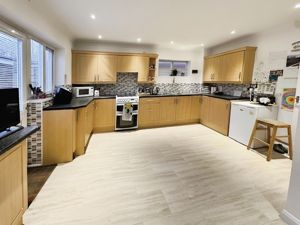 Point Clear Road - click for photo gallery